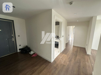 Modern Apartment image 6