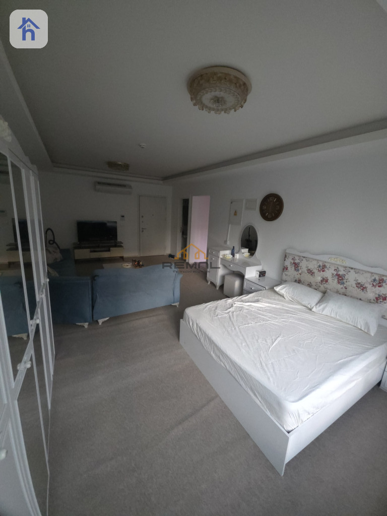 Modern Apartment in Empire Wings Image 2