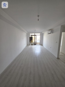 Chic 1-Bedroom Apartment image 1