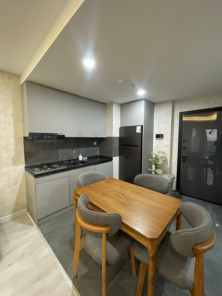 Modern One-Bedroom Apartment Resim 2