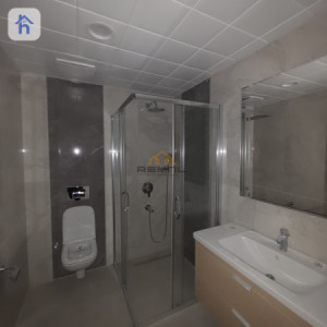 Spacious Apartment in Empire Square image 4