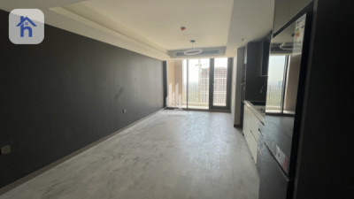 Luxurious 40th Floor Apartment for Rent Image 3