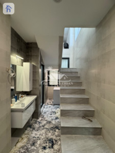 One Floor House image 4