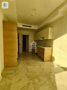 Spacious Apartment in Empire Square Image 6