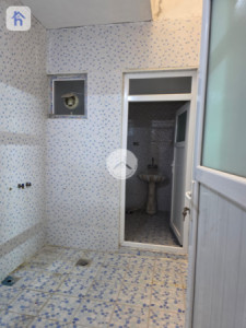 Spacious house with multiple rooms image 7