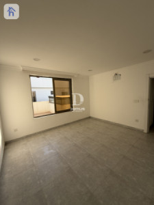 Spacious House with 4 Bedrooms image 13