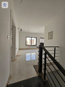 Modern Family Home with Multiple Rooms Resim 15