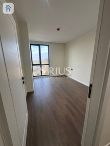 شوقەیەکی فراوانی ٤ ژووری نوستن لەگەڵ دیمەنێکی سەرنجڕاکێش وێنە 9