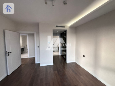 Elegant 2-BR Apartment with Terrace Image 10
