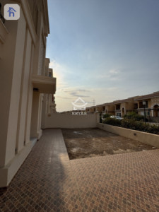 Spacious 4 Bedroom House in New Azadi image 3