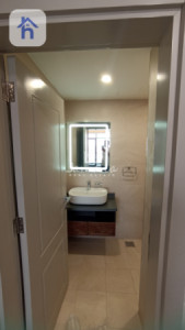 Modern Apartment with 3 Bedrooms Image 11