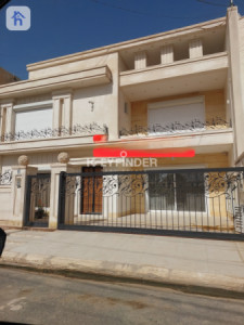 منزل واسع بخمس غرف نوم في سربستي image 1