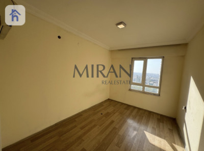 Modern 3-Bedroom Apartment Image 6