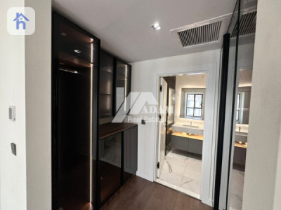 Spacious Apartment with Beautiful Views Image 7