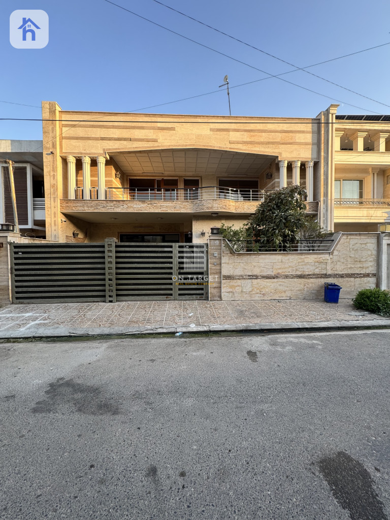 Spacious house with multiple rooms — 1