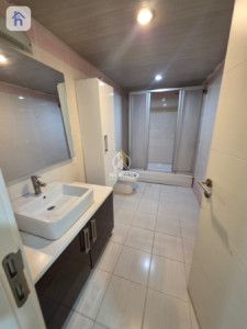 Modern 3BR Apartment in Central Location Image 7