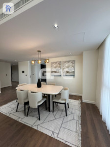 Spacious 4-Bedroom Apartment image 7