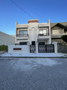 Modern House with Multiple Rooms image 1