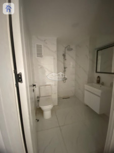 شوقەیەکی ڕاخراو بە دیمەنێکی جوانەوە image 4