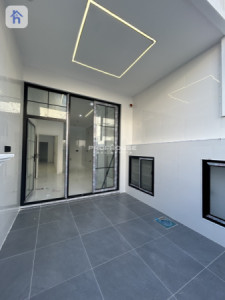 Spacious 5-Bedroom House in Hawlery Nwe image 3