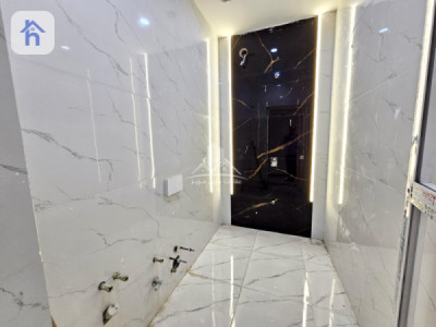 Luxurious 4-Bedroom House Image 17