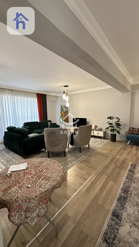 Cozy 4th Floor Apartment