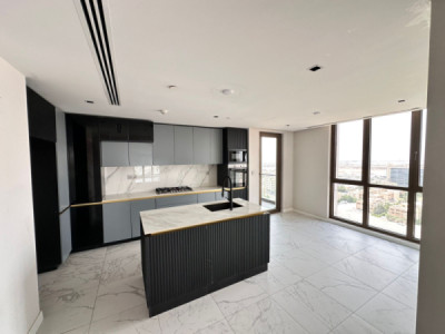 Modern 4 BR Apartment in Prime Location Image 3