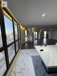 Modern Apartment with Stunning Views Image 6