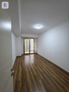 Spacious Apartment in Roya Tower image 5