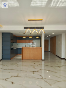 Stunning High-Floor Apartment image 2