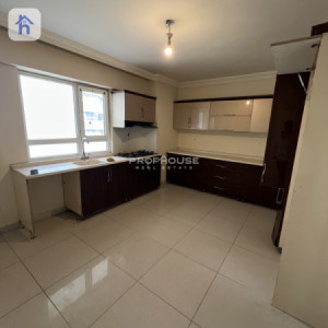 Spacious Apartment with 3 Bedrooms Image 5