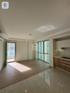 Modern 1-Bedroom Apartment Image 3