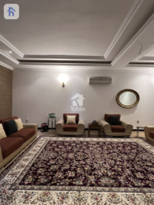 Large Family Home with 5 Bedrooms Image 3
