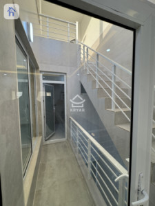 Modern 4 Bedroom House image 10
