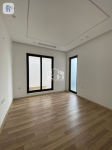 Modern House with Multiple Bedrooms Image 13