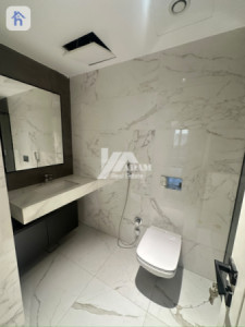 Spacious 3 Bedroom Apartment with Prime Location image 4