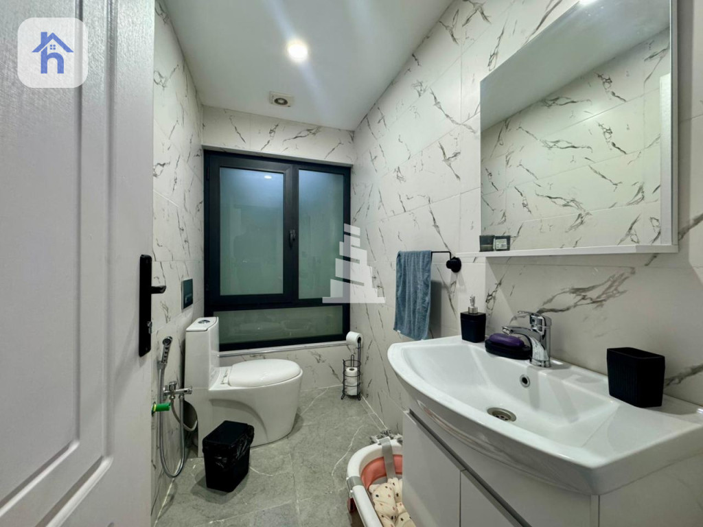 منزل مؤثث واسع للبيع صورة 17