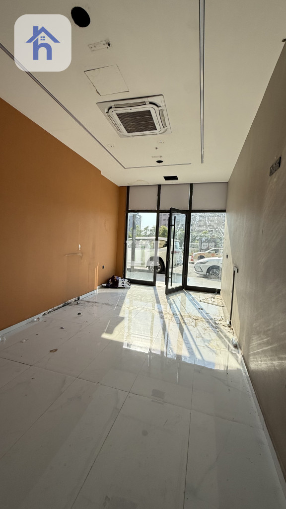 Chic shop for lease