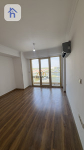 Spacious Apartment in Roya Tower image 6