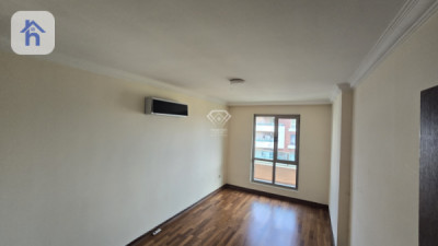 Modern Apartment Image 6