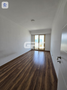 Luxurious Four Bedroom Apartment Image 8