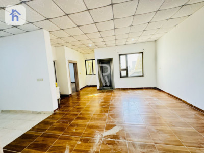 Spacious House with 5 Bedrooms Image 3
