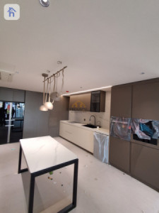Modern Apartment with Great Views image 4