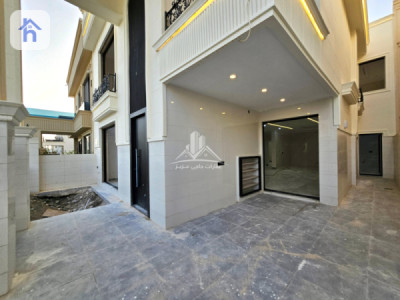 Luxurious 4-Bedroom House Image 3