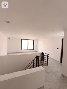 Spacious Family Home with Multiple Rooms Resim 17