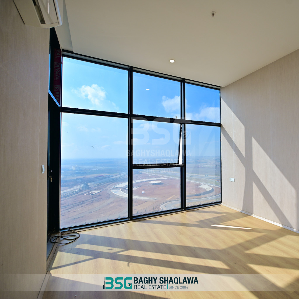 Luxurious Three Bedroom Apartment Image 2