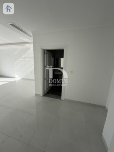 Commercial House Image 9