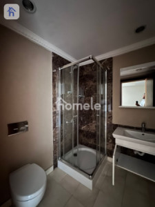 Modern 4-Bedroom Apartment with Beautiful View Image 13