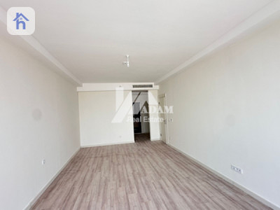 Modern apartment in Empire Square Image 7