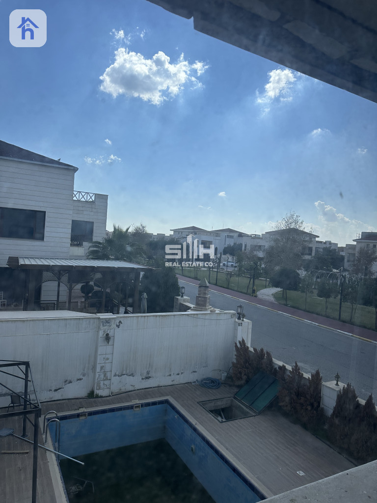 Modern House with 6 Bedrooms Resim 2